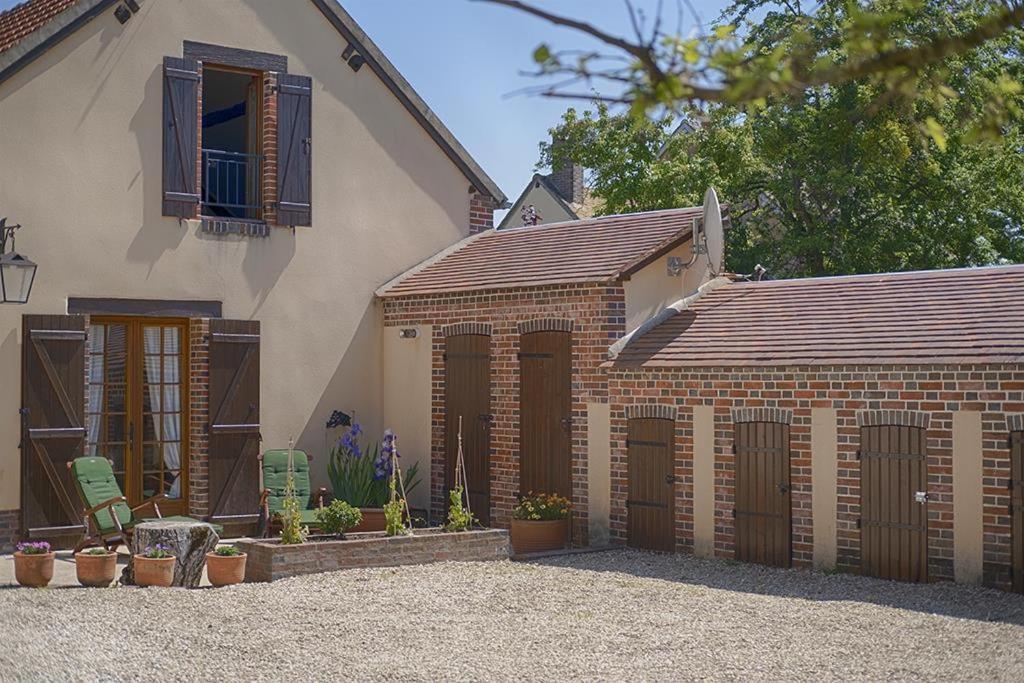 Le Logis Du Regisseur Charny-Oree-de-Puisaye Exterior foto